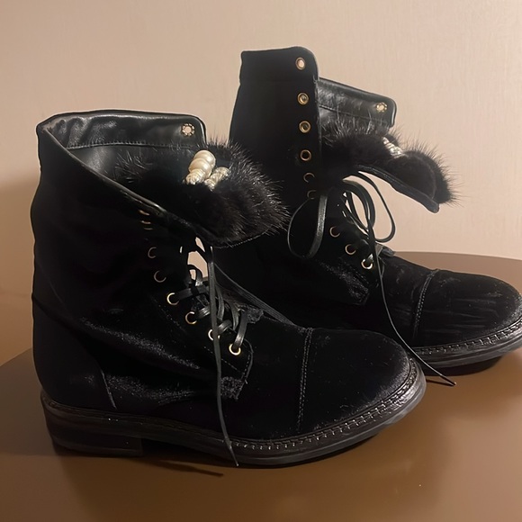 POKEMAOKE Velvet and Leather W/ Rabbit Fur Pearl Embellishing Boots Size 38/ 7.5 - Picture 3 of 11